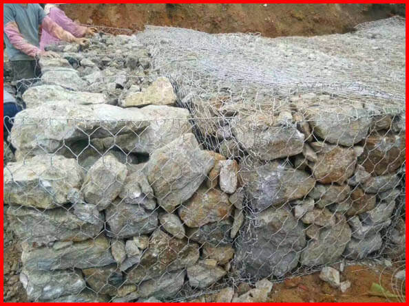石笼网在落石防护工程中的重要性有哪些？